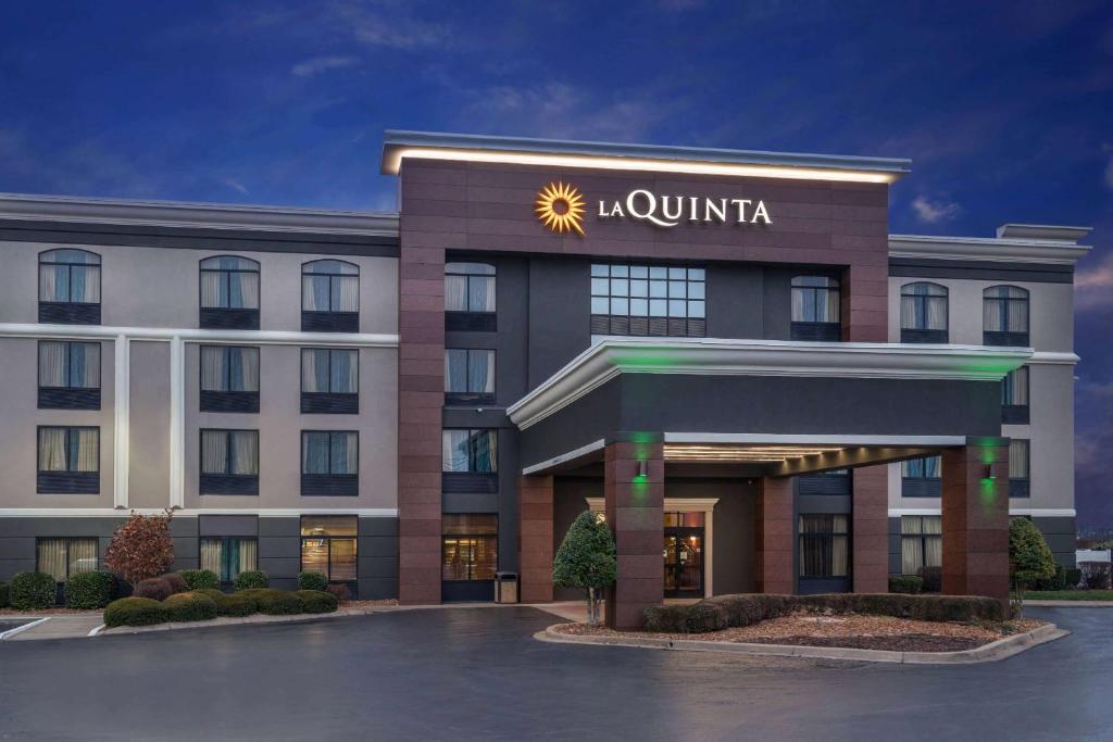 La Quinta by Wyndham Clarksville Main image 2